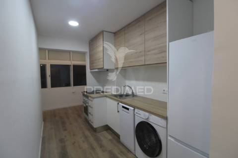 T1 remodelado junto à igreja da bx. da banheira