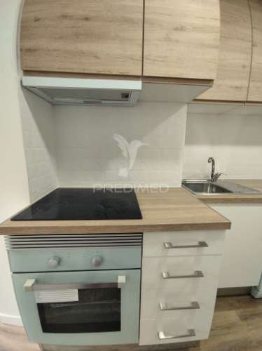 T1 remodelado junto à igreja da bx. da banheira