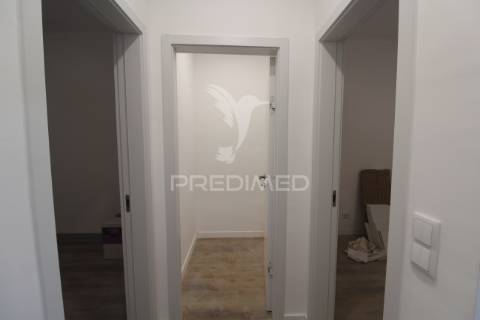 T1 remodelado junto à igreja da bx. da banheira