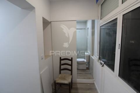 T1 remodelado junto à igreja da bx. da banheira