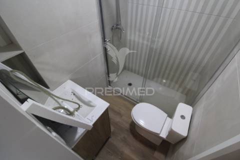 T1 remodelado junto à igreja da bx. da banheira