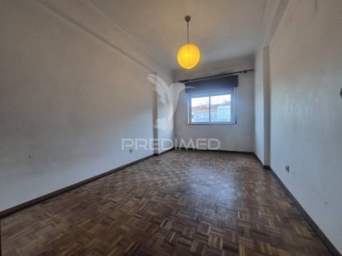 ? apartamento t3 — cruz de pau, seixal