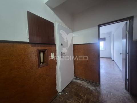 ? apartamento t3 — cruz de pau, seixal
