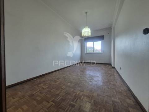 ? apartamento t3 — cruz de pau, seixal