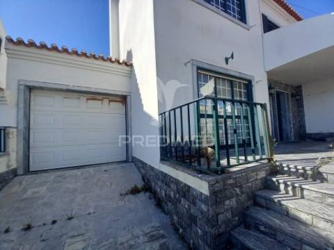 Moradia t4+1 com vista mar em ribamar