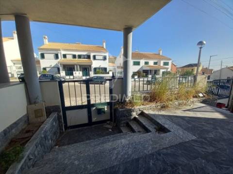 Moradia t4+1 com vista mar em ribamar