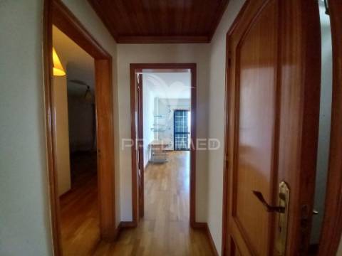 Moradia t4+1 com vista mar em ribamar