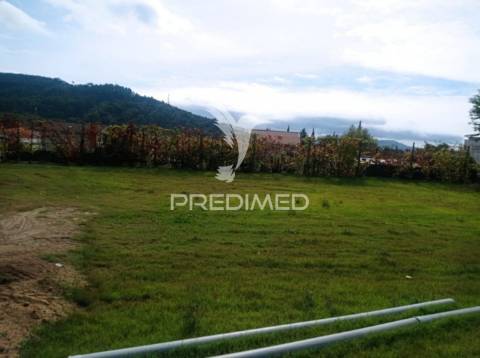 ? lote de terreno no coração da vila da póvoa de lanhoso