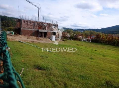 ? lote de terreno no coração da vila da póvoa de lanhoso