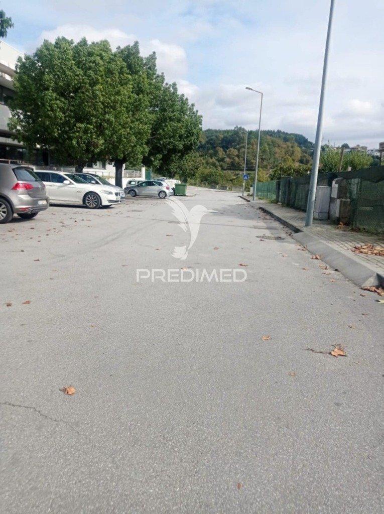 ? lote de terreno no coração da vila da póvoa de lanhoso