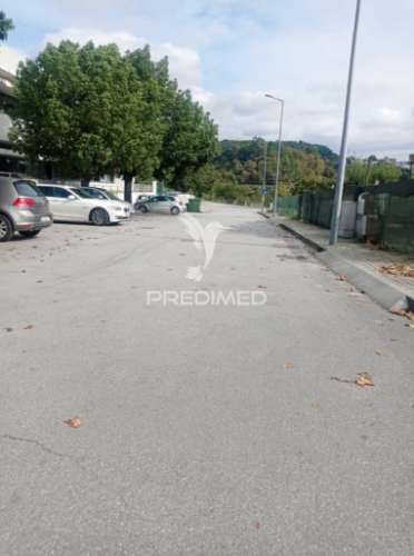 ? lote de terreno no coração da vila da póvoa de lanhoso