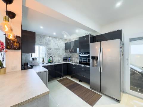 Moradia térrea t4 em localização priveligiada