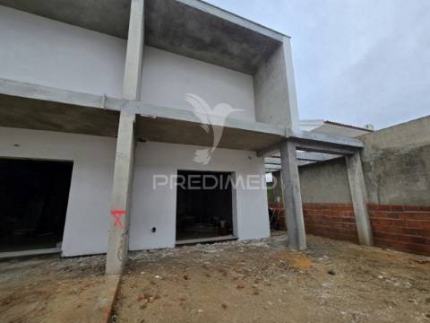 Moradia geminada t3, qta. laranjeiras - fernão ferro