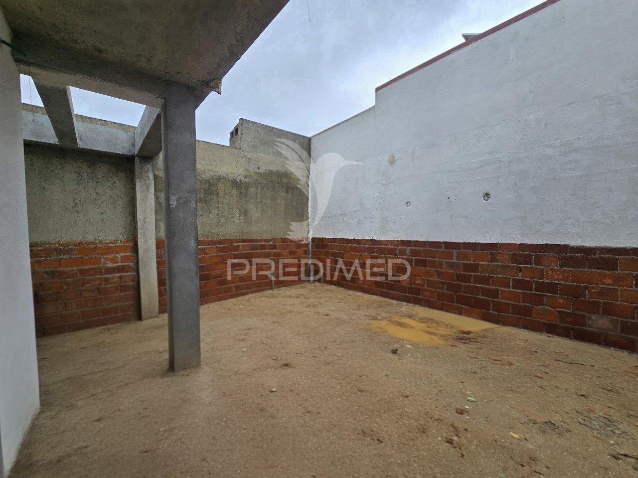 Moradia geminada t3, qta. laranjeiras - fernão ferro