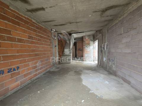 Moradia geminada t3, qta. laranjeiras - fernão ferro