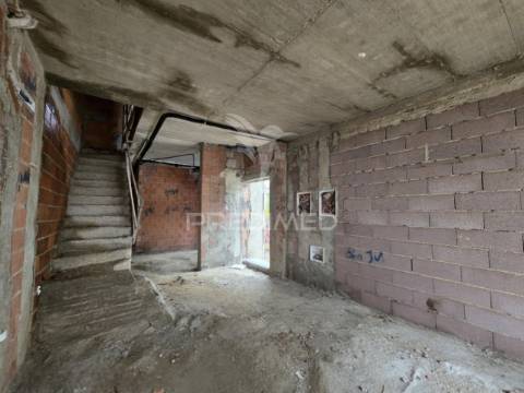 Moradia geminada t3, qta. laranjeiras - fernão ferro