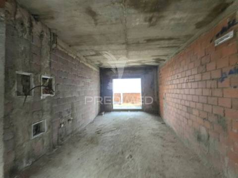 Moradia geminada t3, qta. laranjeiras - fernão ferro