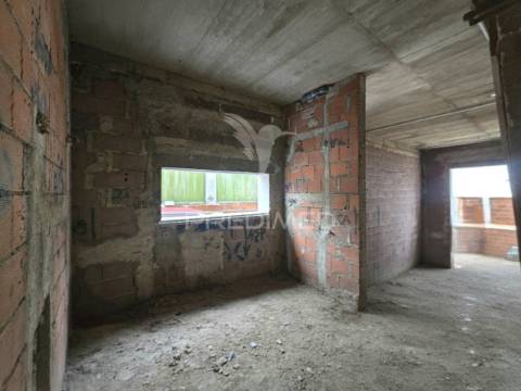 Moradia geminada t3, qta. laranjeiras - fernão ferro