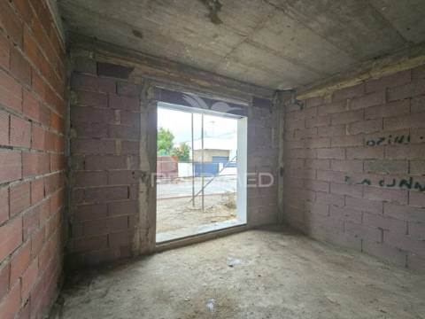 Moradia geminada t3, qta. laranjeiras - fernão ferro