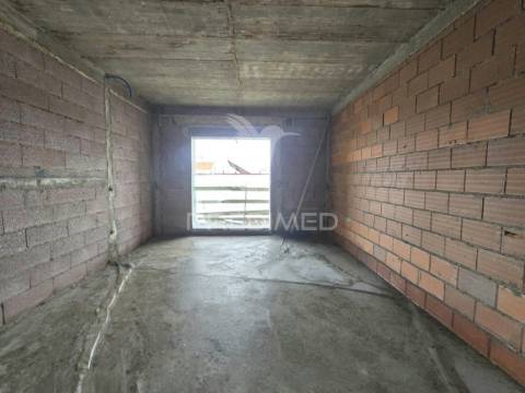 Moradia geminada t3, qta. laranjeiras - fernão ferro