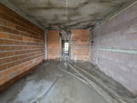 Moradia geminada t3, qta. laranjeiras - fernão ferro