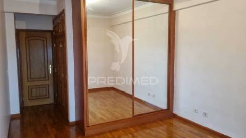 T2 zona centro com comboio