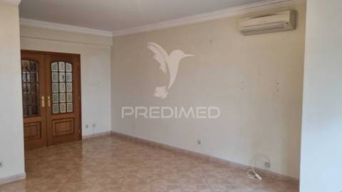 T2 zona centro com comboio