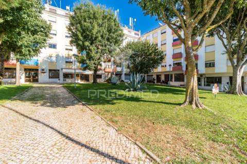 Espaço comercial – restaurante / churrasqueira para arrendamento