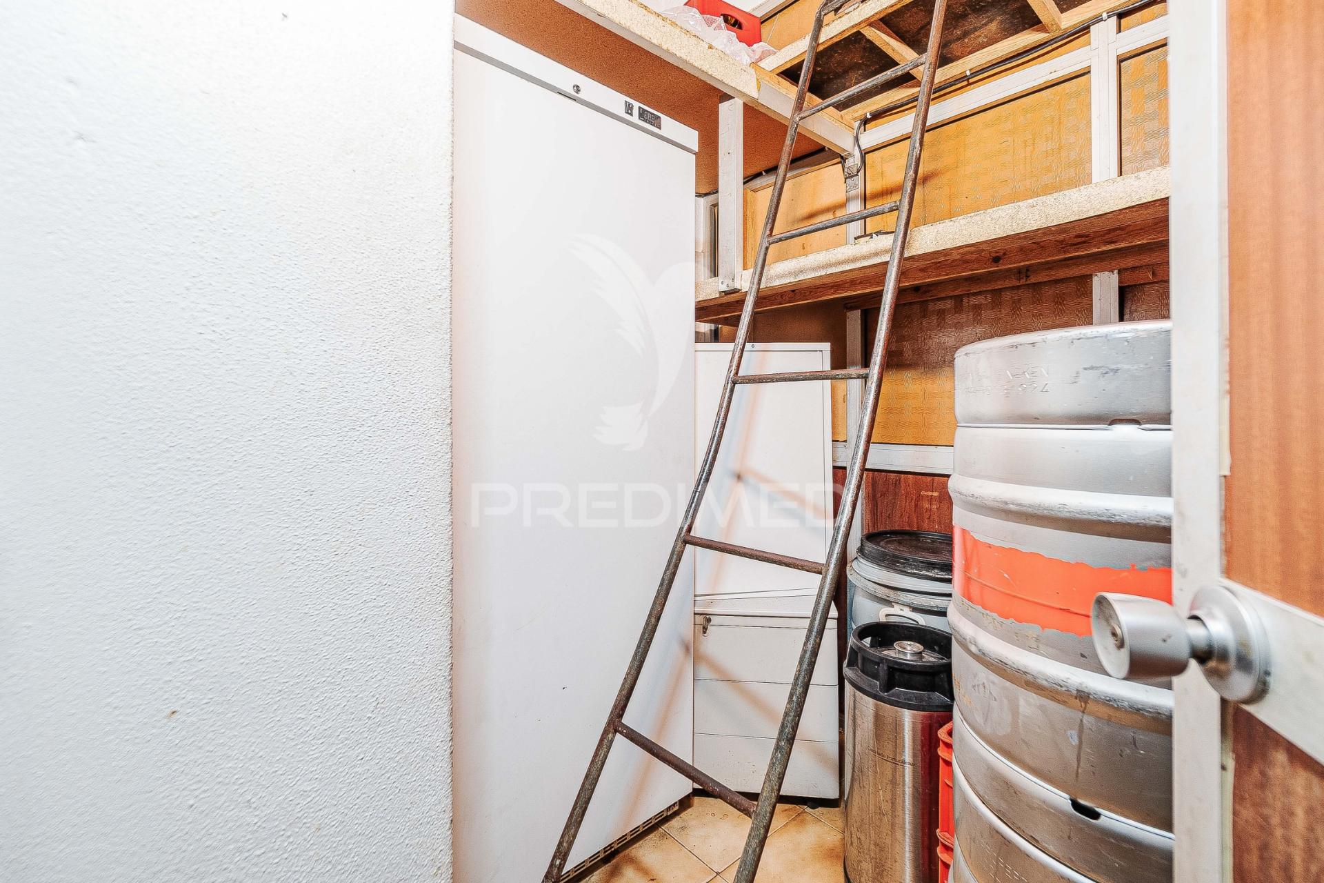 Espaço comercial – restaurante / churrasqueira para arrendamento