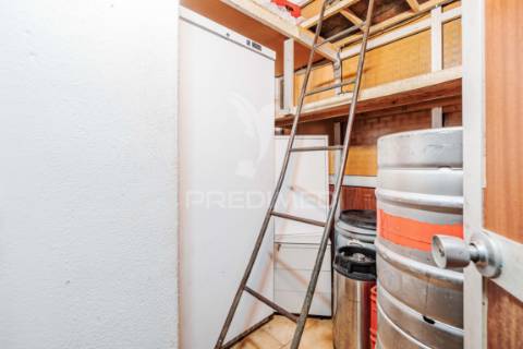 Espaço comercial – restaurante / churrasqueira para arrendamento