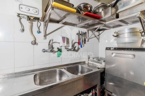 Espaço comercial – restaurante / churrasqueira para arrendamento