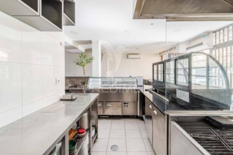 Espaço comercial – restaurante / churrasqueira para arrendamento