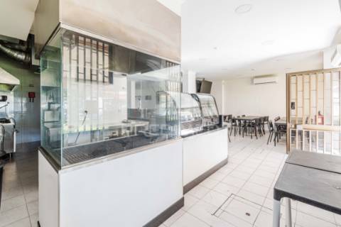 Espaço comercial – restaurante / churrasqueira para arrendamento