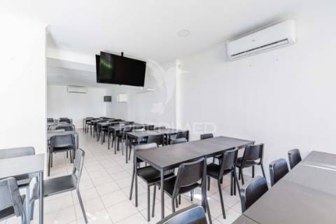 Espaço comercial – restaurante / churrasqueira para arrendamento