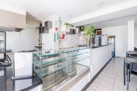 Espaço comercial – restaurante / churrasqueira para arrendamento