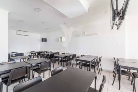 Espaço comercial – restaurante / churrasqueira para arrendamento