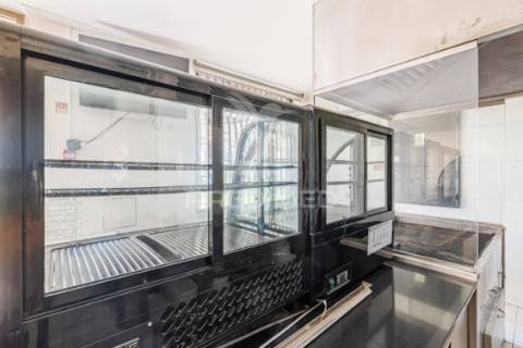 Espaço comercial – restaurante / churrasqueira para arrendamento