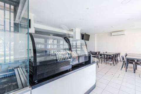 Espaço comercial – restaurante / churrasqueira para arrendamento