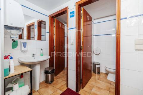 Espaço comercial – restaurante / churrasqueira para arrendamento