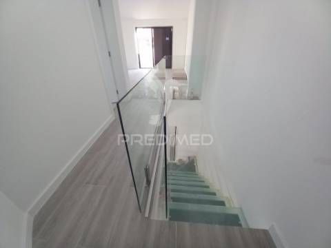 Vende se t3 duplex- costa da caparica  450.000€