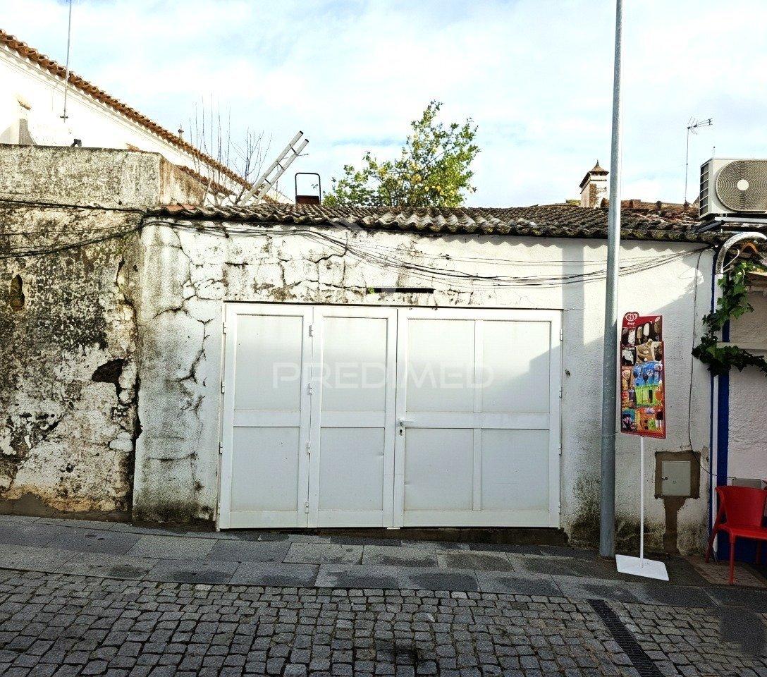 Garagem c/ 20m² no centro de alandroal