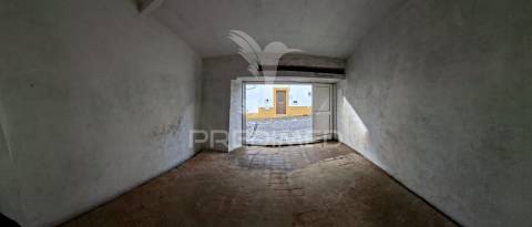 Garagem c/ 20m² no centro de alandroal