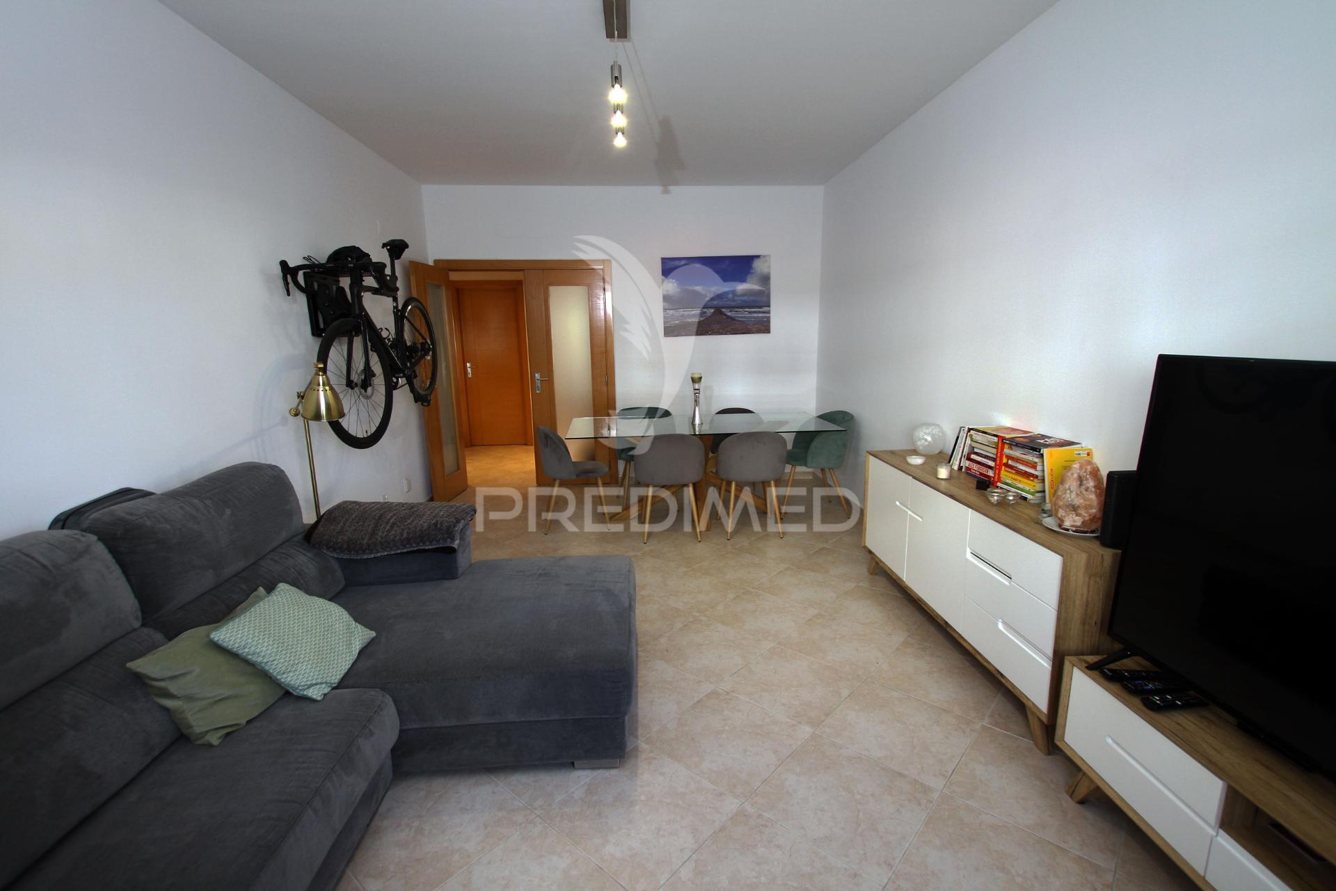 Apartamento t2 em zona nobre da sobreda da caparica