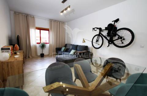 Apartamento t2 em zona nobre da sobreda da caparica