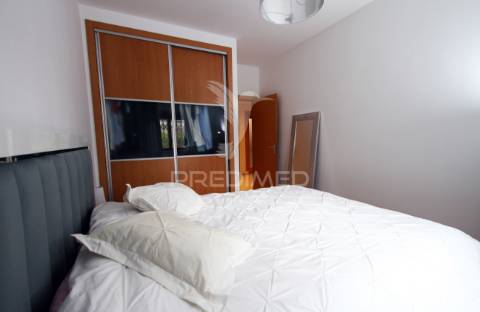 Apartamento t2 em zona nobre da sobreda da caparica