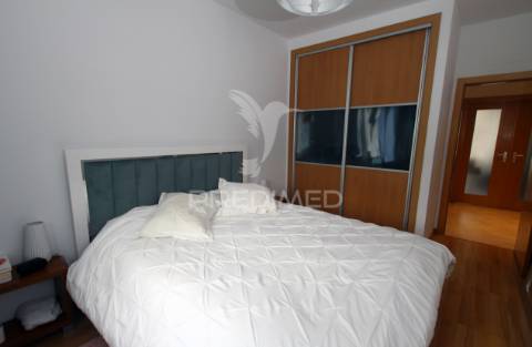 Apartamento t2 em zona nobre da sobreda da caparica