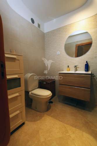 Apartamento t2 em zona nobre da sobreda da caparica