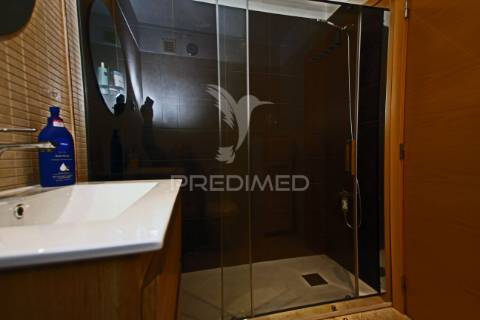 Apartamento t2 em zona nobre da sobreda da caparica