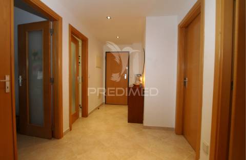 Apartamento t2 em zona nobre da sobreda da caparica