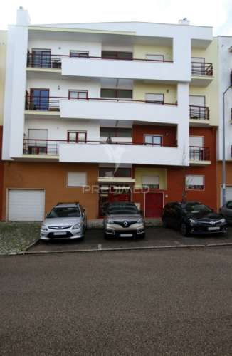 Apartamento t2 em zona nobre da sobreda da caparica